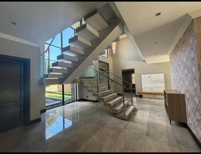 5 BEDROOM HOUSE FOR SALE IN BLUE VALLEY GOLF ESTATE